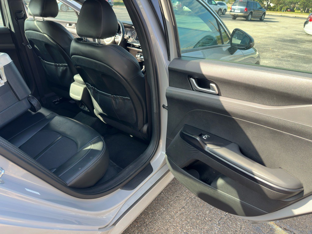 2022 Kia K5 Image 10