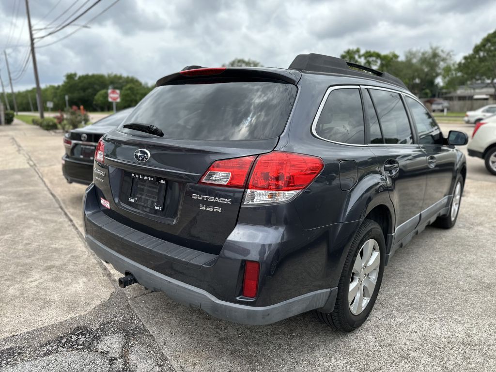 2010 Subaru Outback Image 4