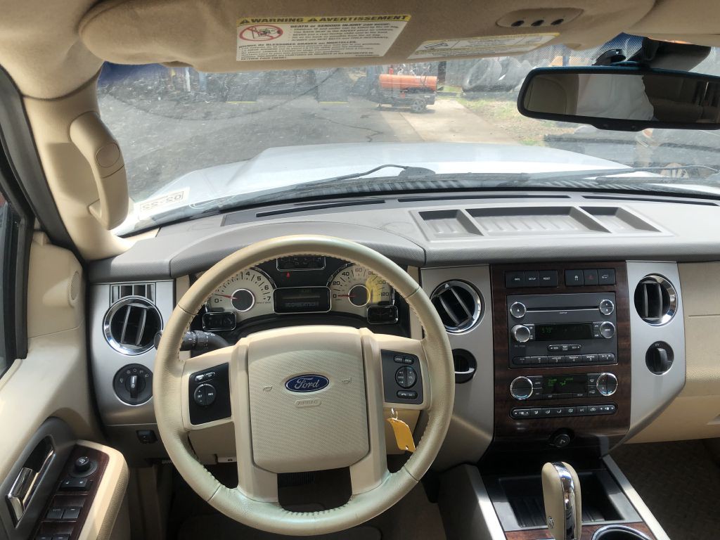 2011 Ford Expedition Image 1