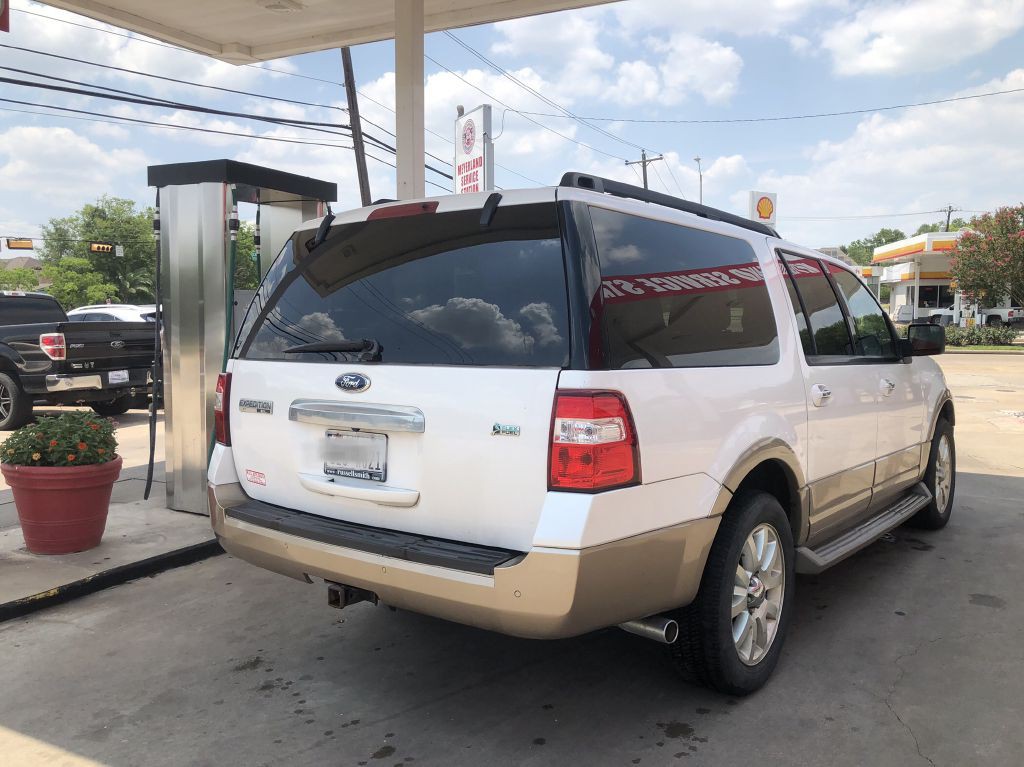 2011 Ford Expedition Image 8