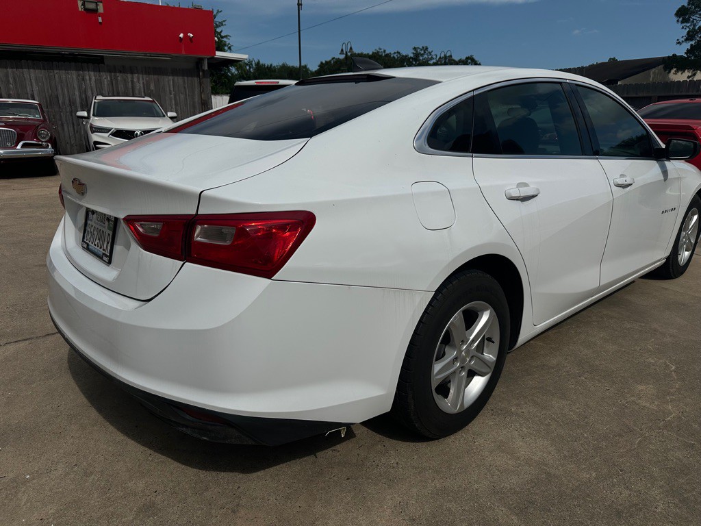 2019 Chevrolet Malibu Image 3