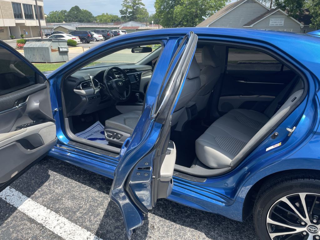 2019 Toyota Camry Image 10