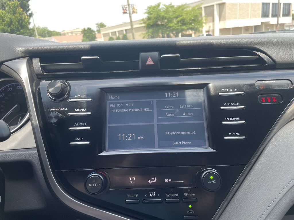 2019 Toyota Camry Image 14