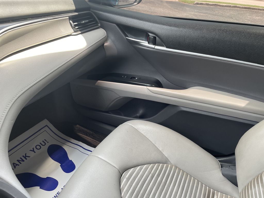 2019 Toyota Camry Image 16