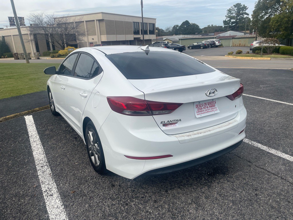 2017 Hyundai Elantra Image 5