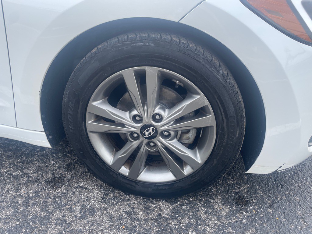 2017 Hyundai Elantra Image 9