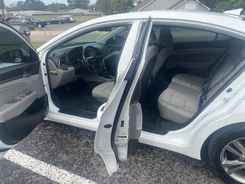 2017 Hyundai Elantra Image 11
