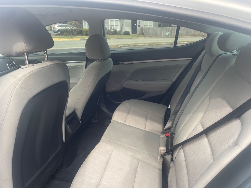 2017 Hyundai Elantra Image 12