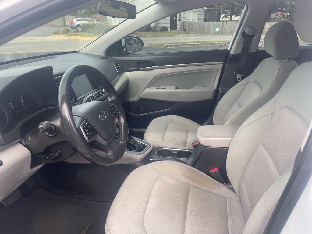 2017 Hyundai Elantra Image 13