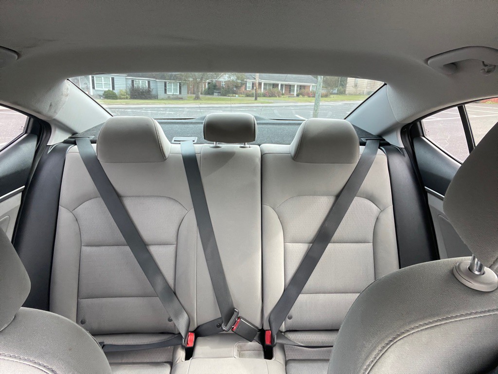 2017 Hyundai Elantra Image 16