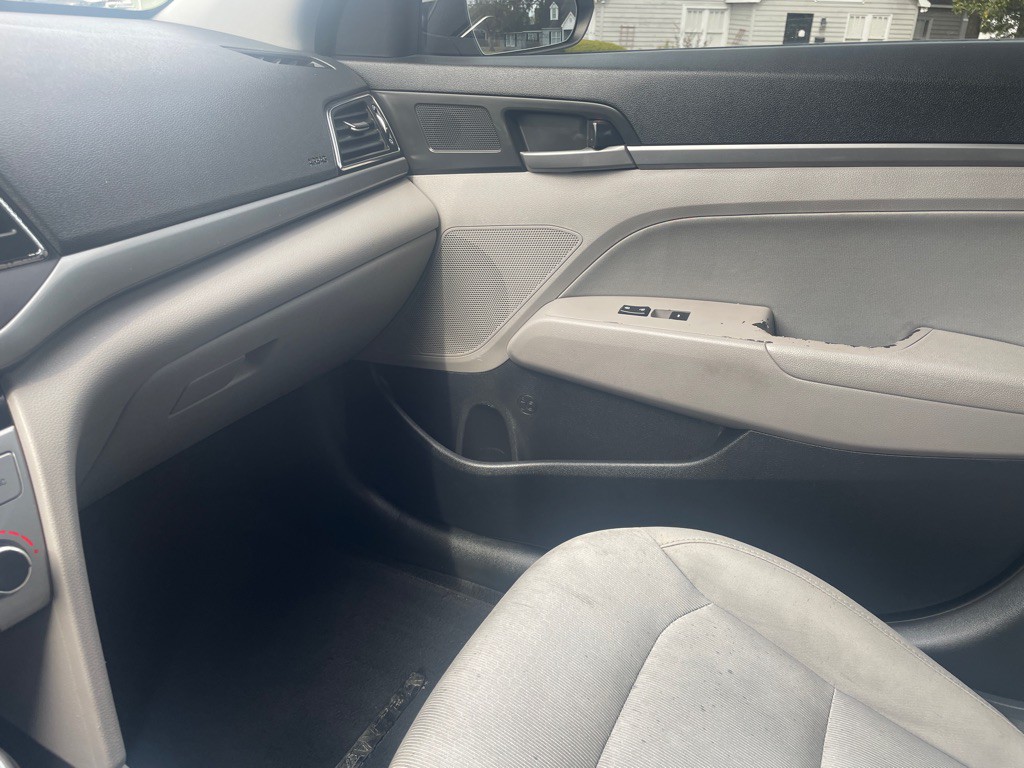 2017 Hyundai Elantra Image 17