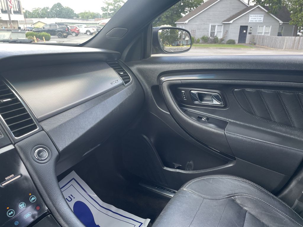 2015 Ford Taurus Image 17