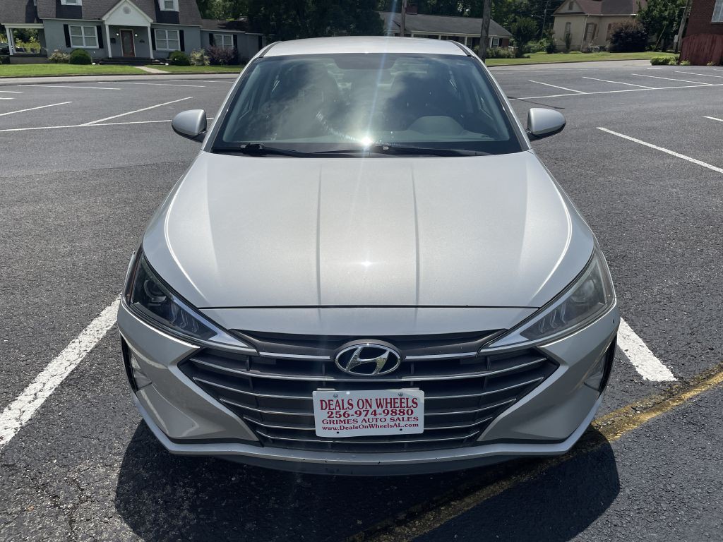 2019 Hyundai Elantra Image 2