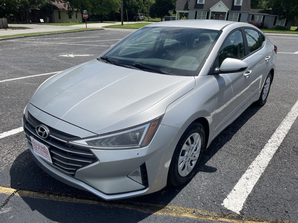 2019 Hyundai Elantra Image 3