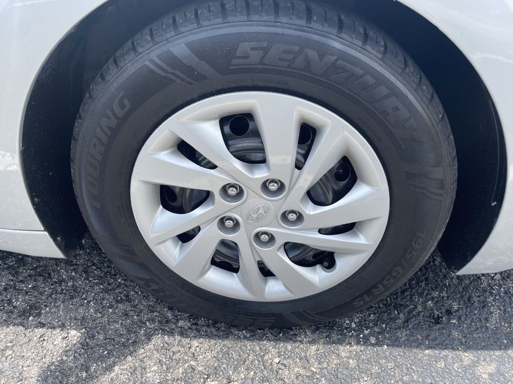 2019 Hyundai Elantra Image 9