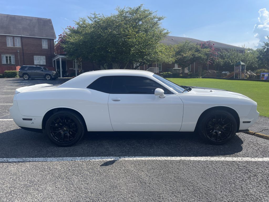 2011 Dodge Challenger Image 8