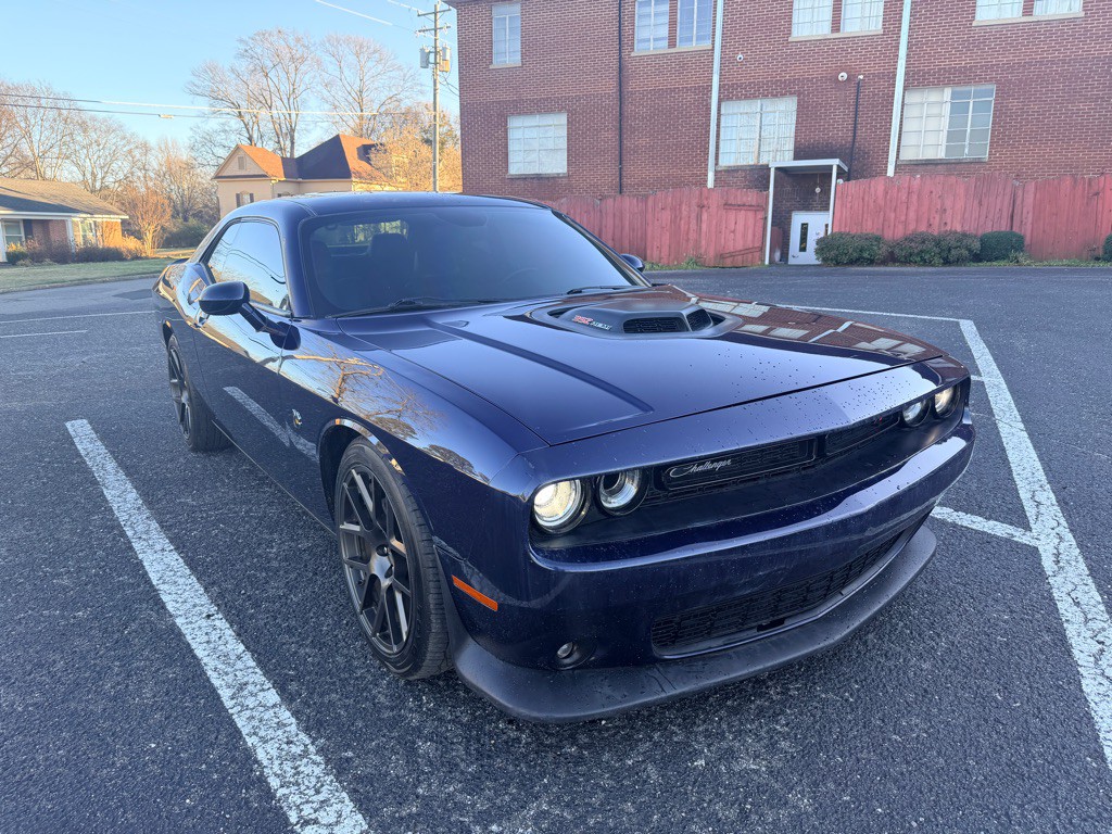 2016 Dodge Challenger Image 1