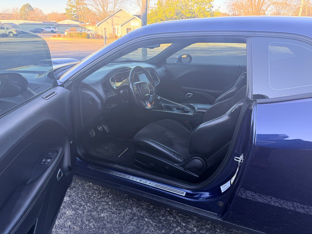 2016 Dodge Challenger Image 10