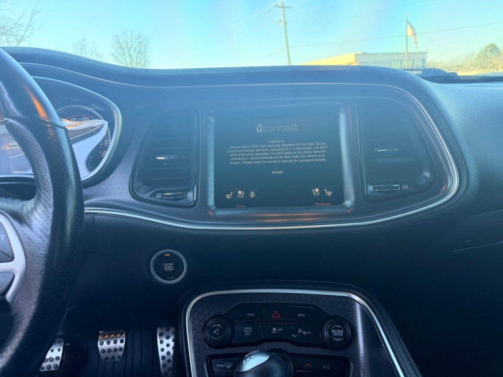 2016 Dodge Challenger Image 14