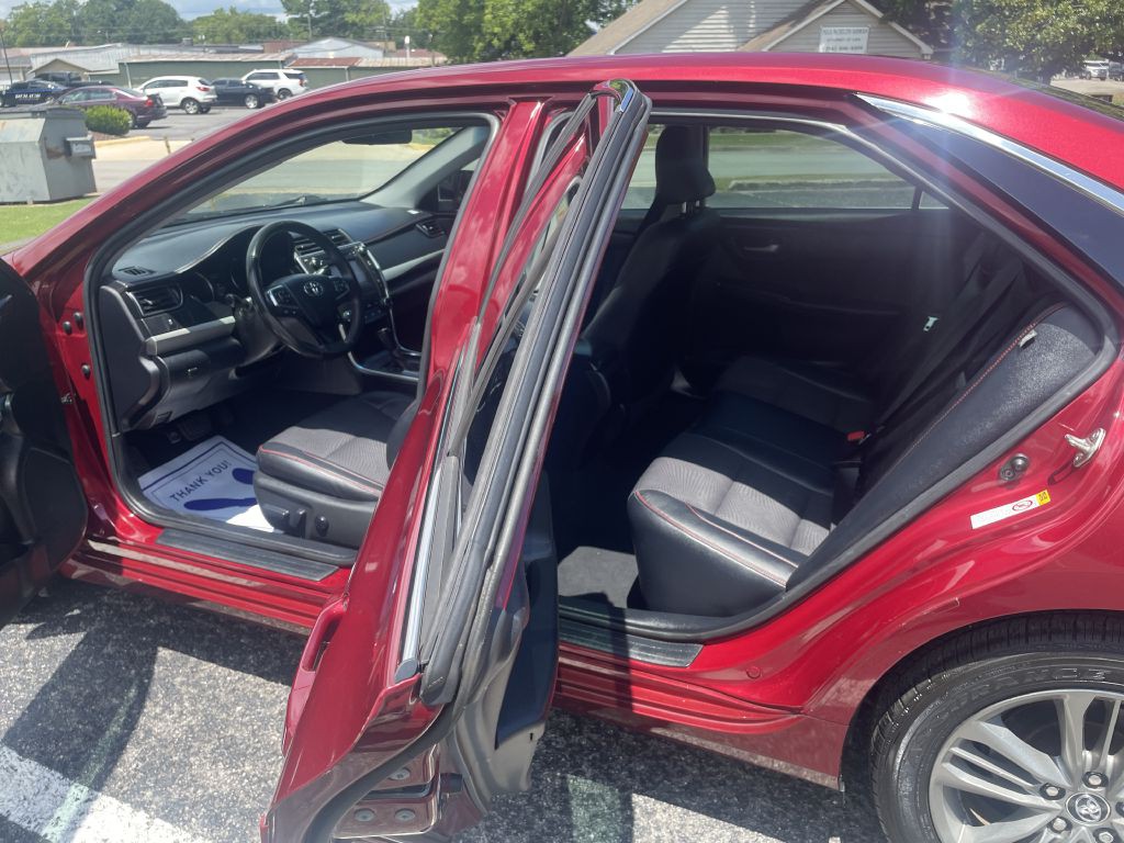 2017 Toyota Camry Image 10