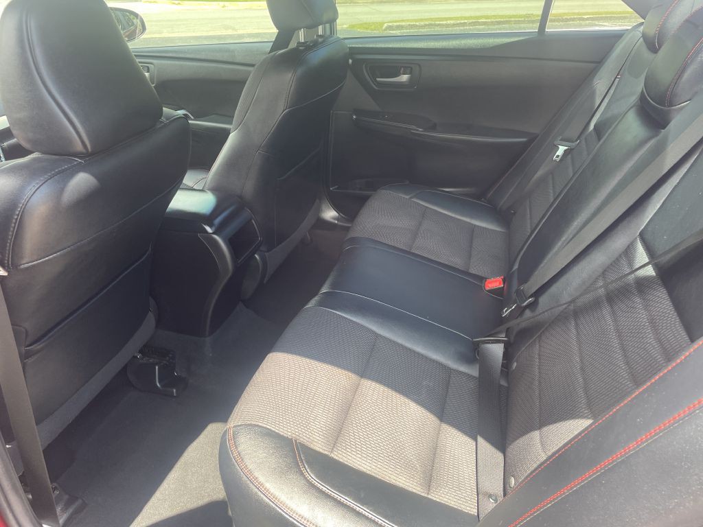 2017 Toyota Camry Image 11