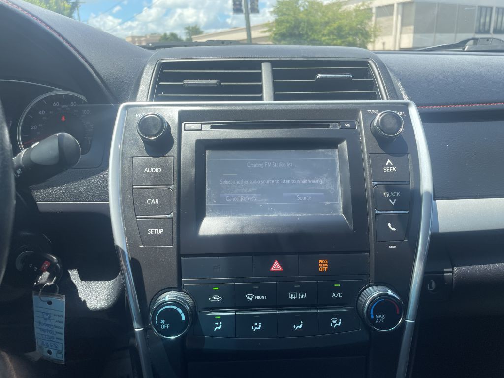2017 Toyota Camry Image 14