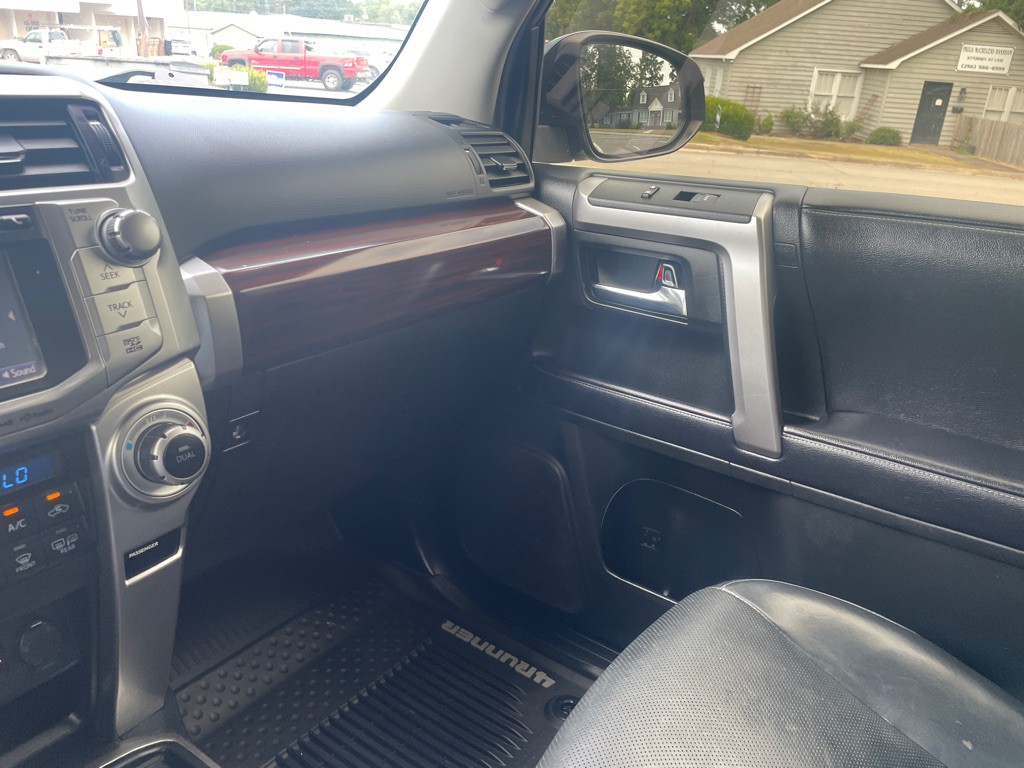 2019 Toyota 4Runner Image 17