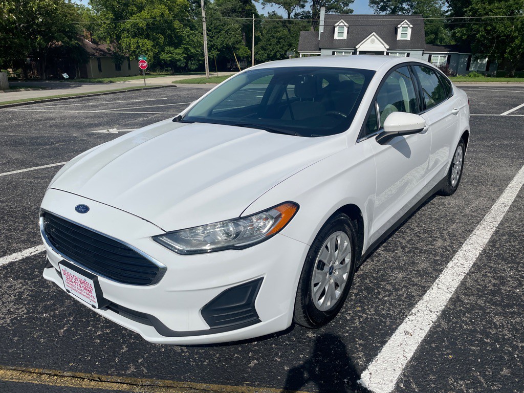 2020 Ford Fusion Image 3