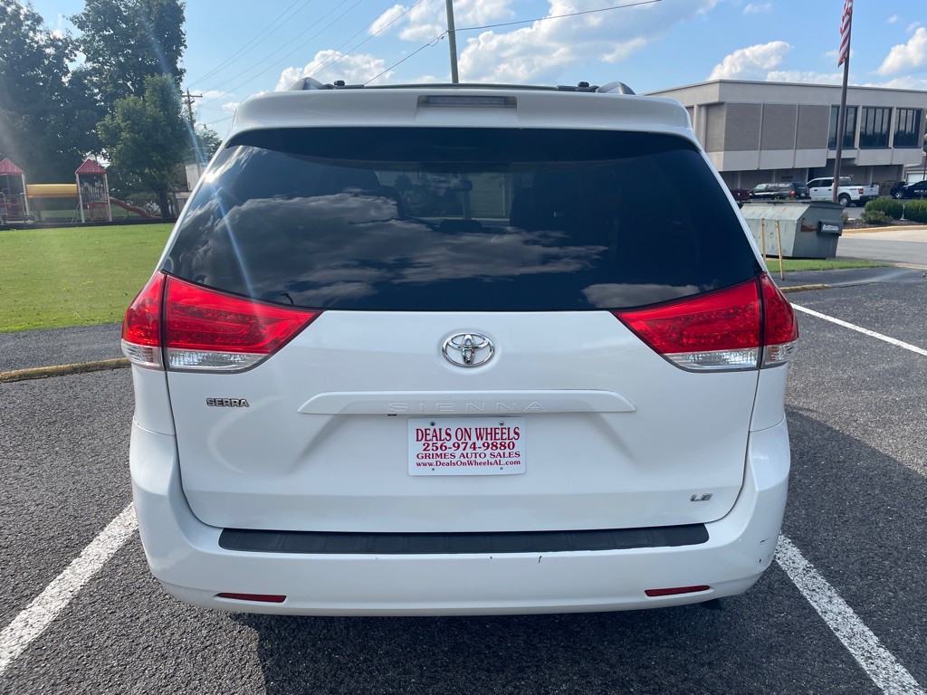 2013 Toyota Sienna Image 6