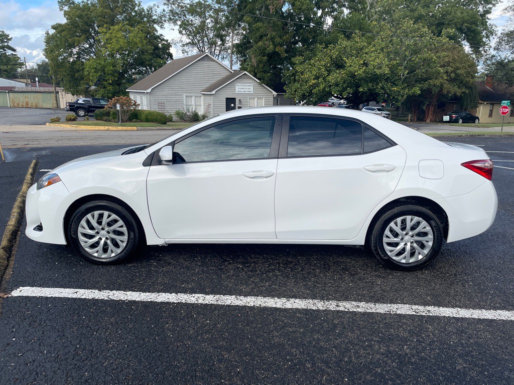 2017 Toyota Corolla Image 4