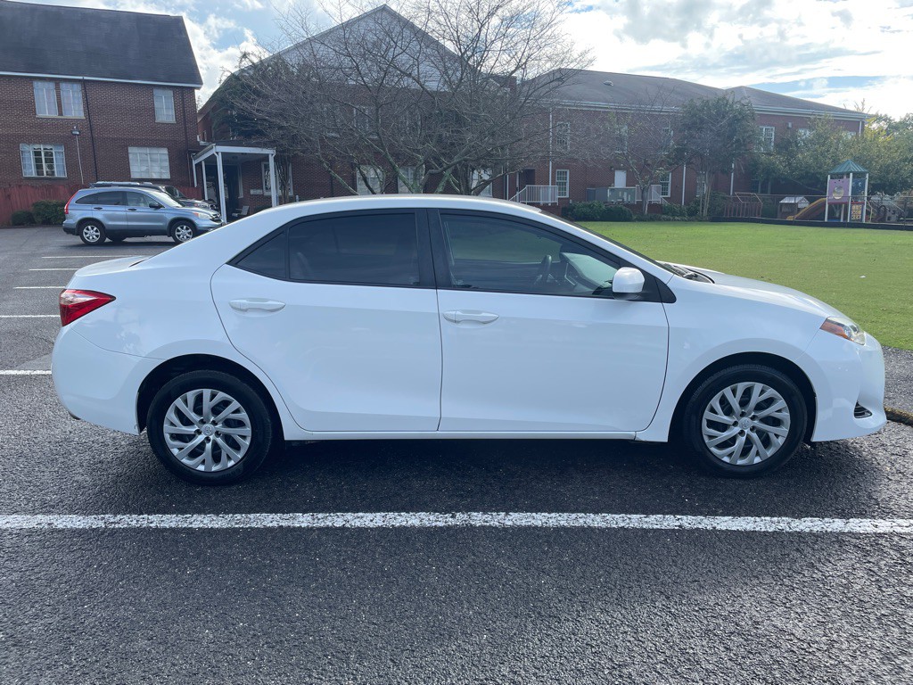 2017 Toyota Corolla Image 8