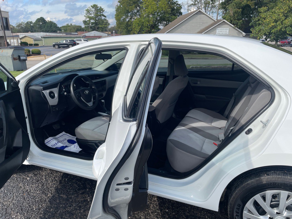 2017 Toyota Corolla Image 11