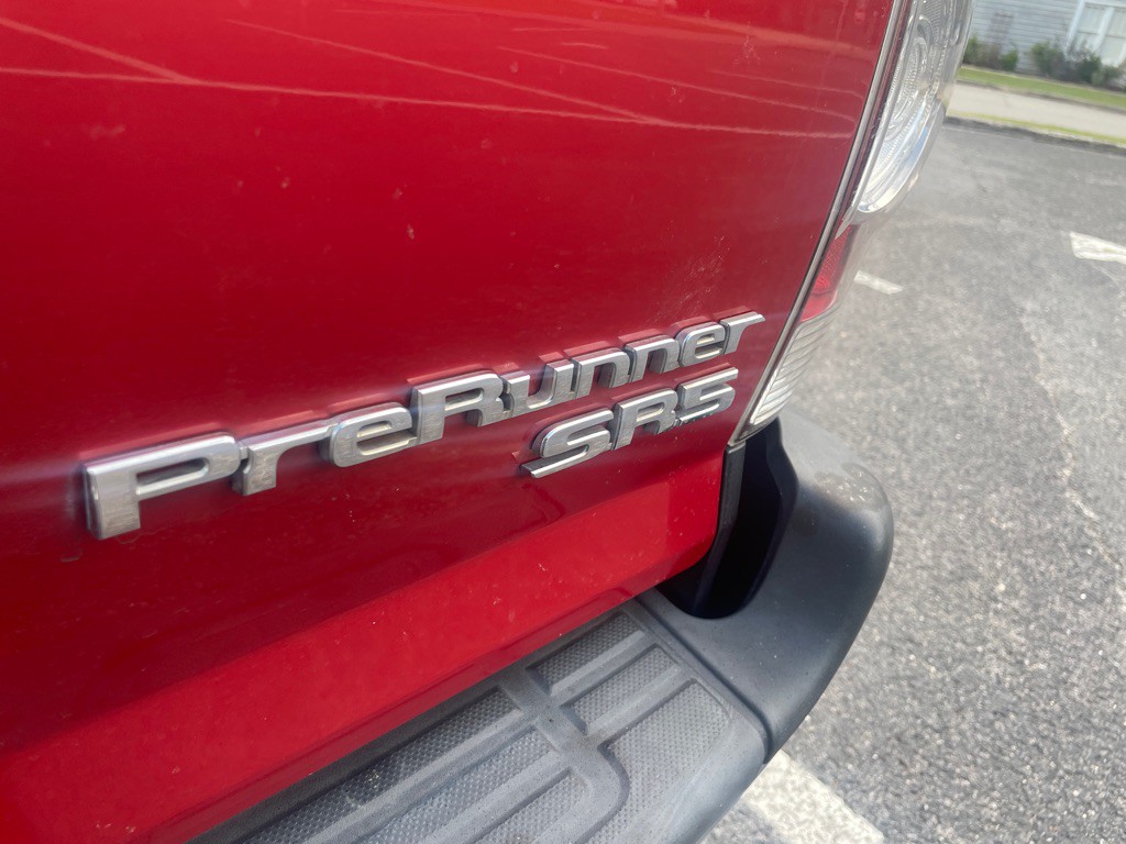 2015 Toyota Tacoma Image 10