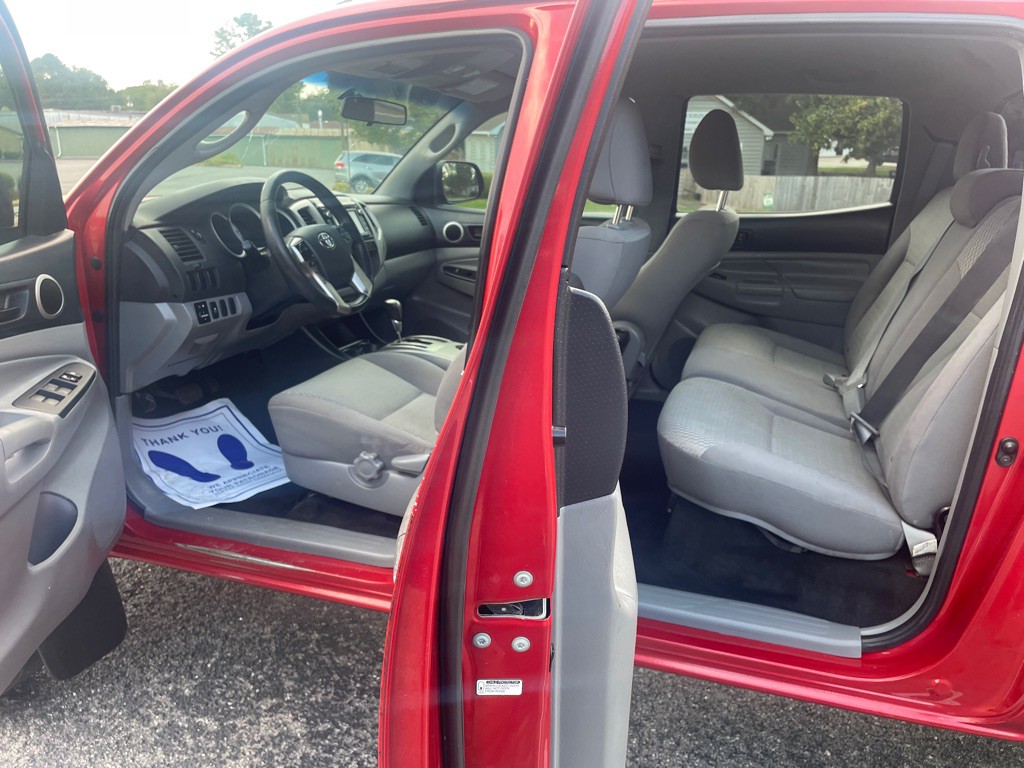 2015 Toyota Tacoma Image 11