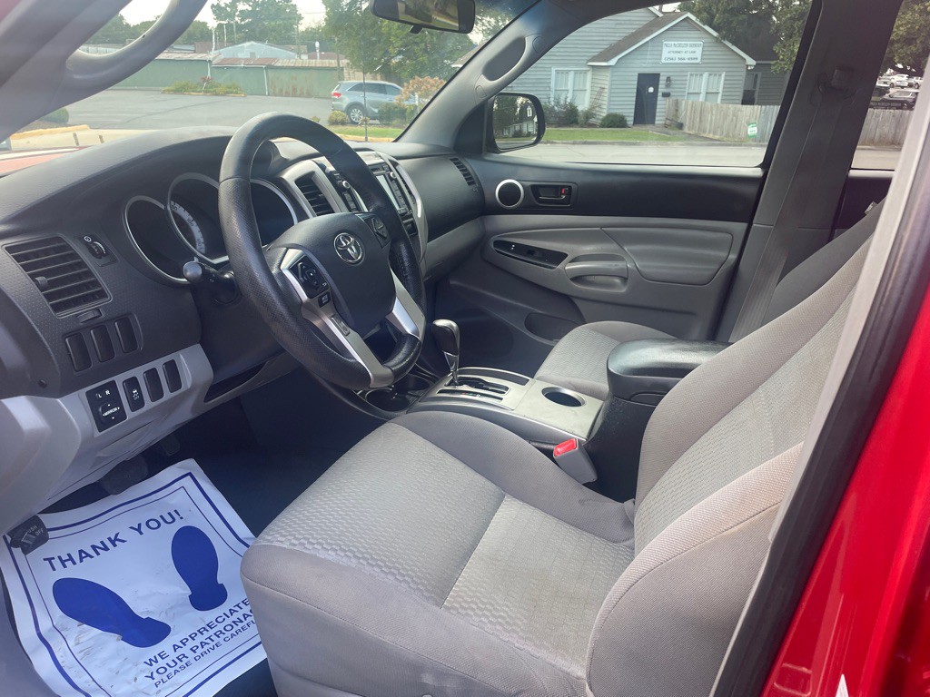 2015 Toyota Tacoma Image 13
