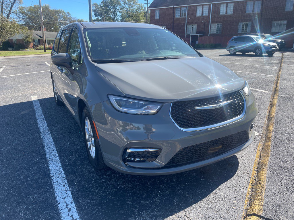 2023 Chrysler Pacifica Image 1