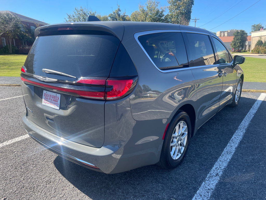 2023 Chrysler Pacifica Image 7