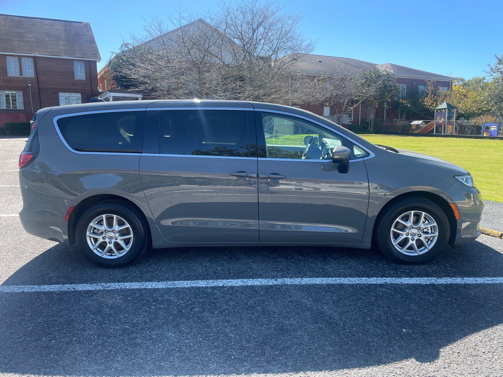 2023 Chrysler Pacifica Image 8
