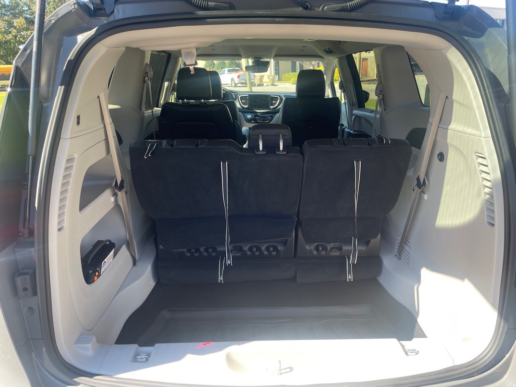 2023 Chrysler Pacifica Image 9