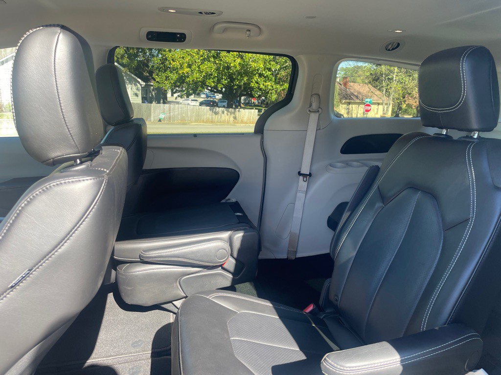 2023 Chrysler Pacifica Image 11