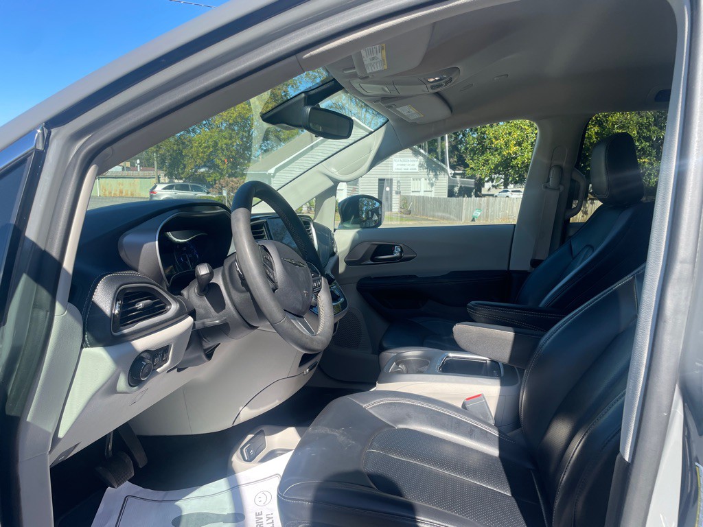2023 Chrysler Pacifica Image 13