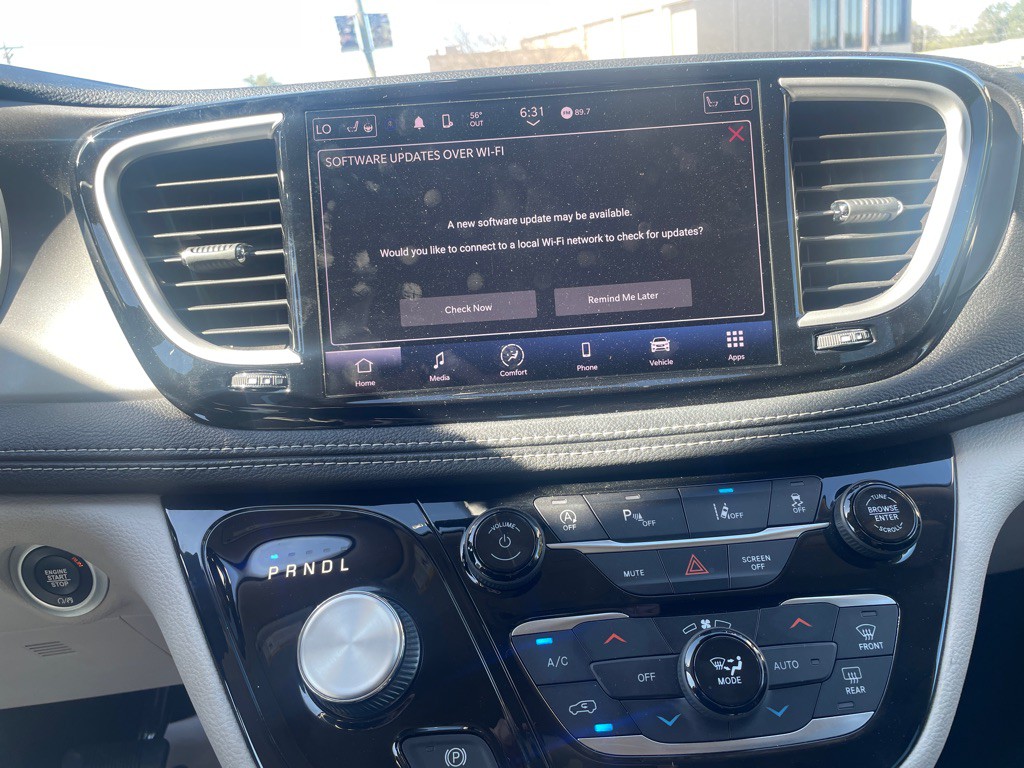 2023 Chrysler Pacifica Image 15