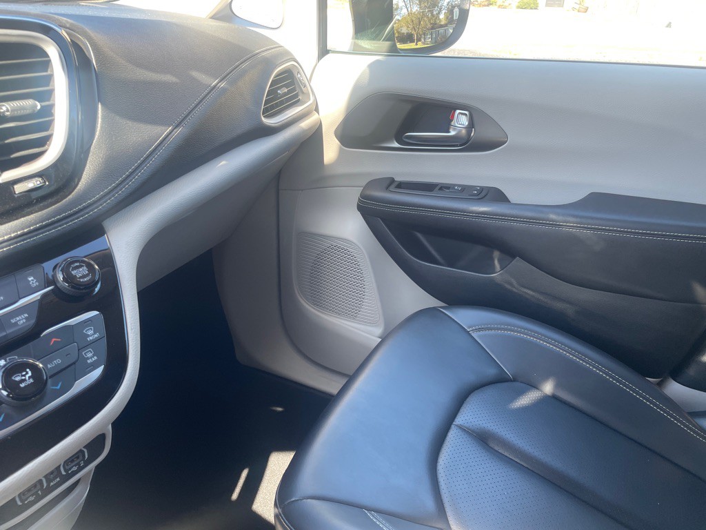 2023 Chrysler Pacifica Image 17