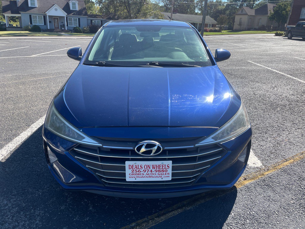 2019 Hyundai Elantra Image 2