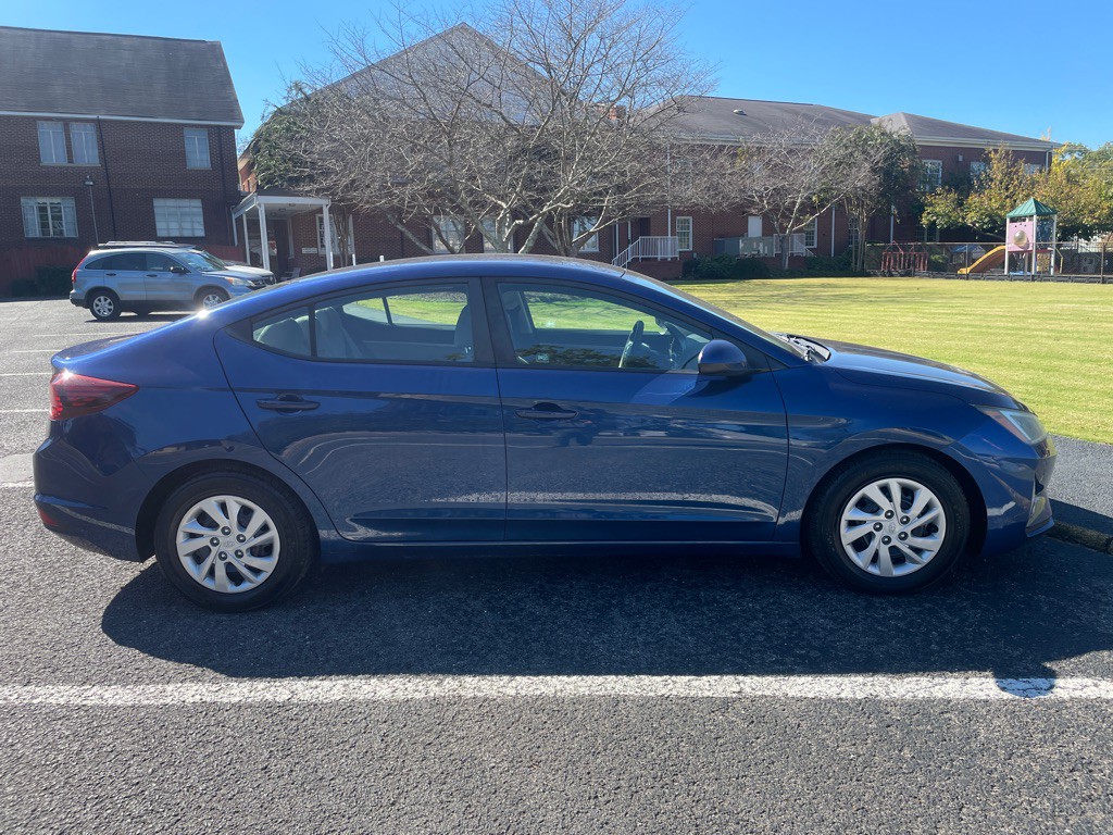 2019 Hyundai Elantra Image 8