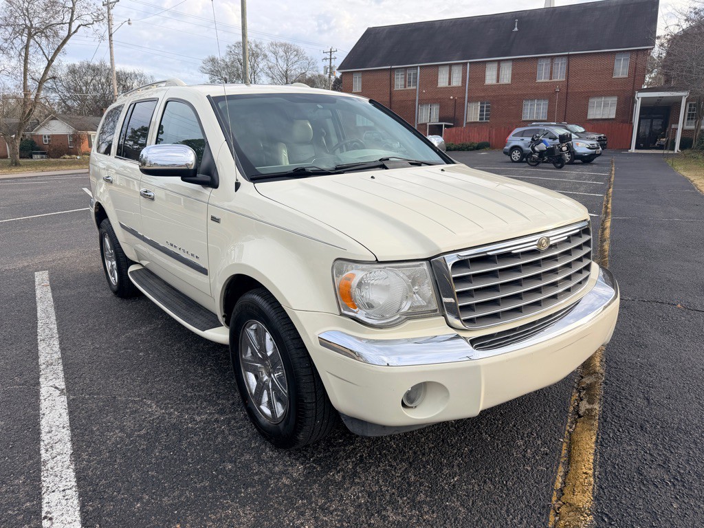 2008 Chrysler Aspen Image 1