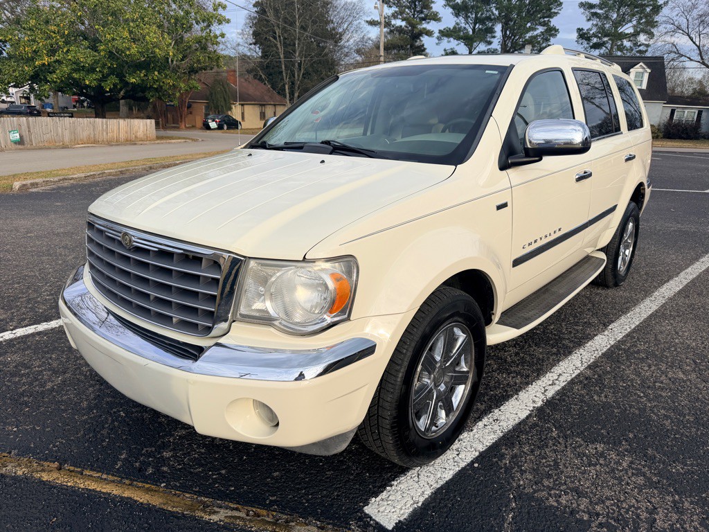 2008 Chrysler Aspen Image 3