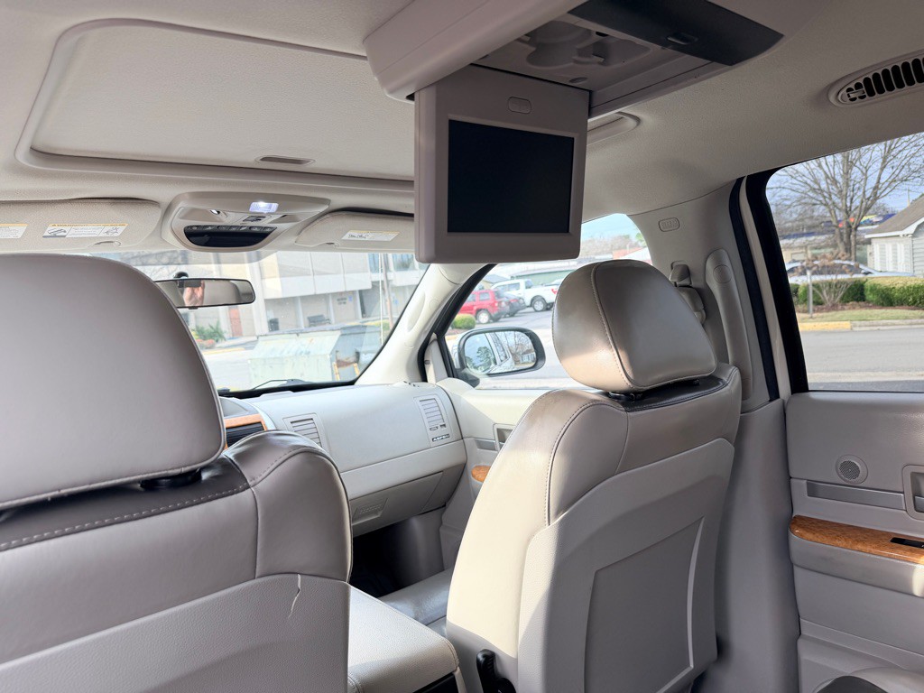 2008 Chrysler Aspen Image 12