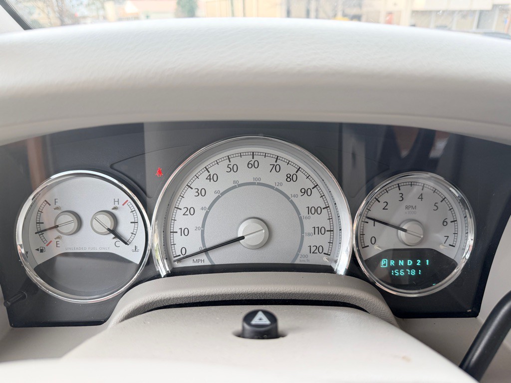 2008 Chrysler Aspen Image 16