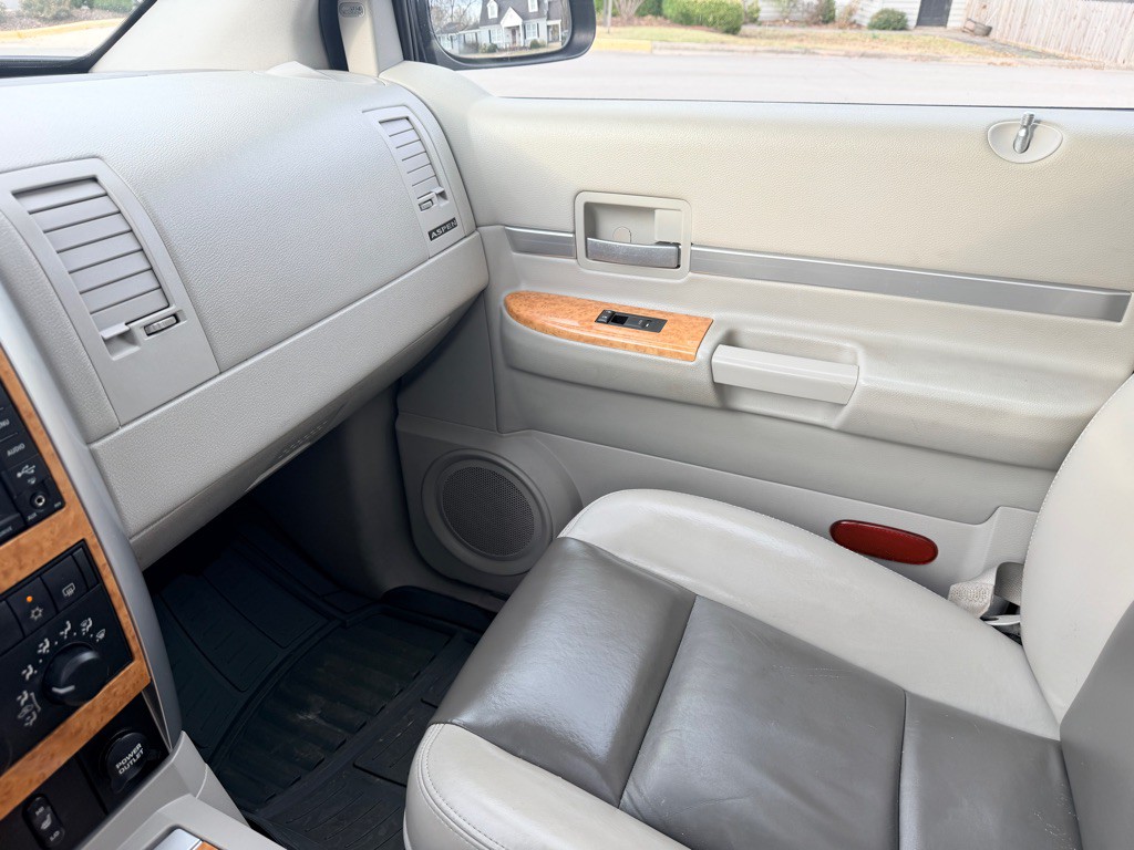 2008 Chrysler Aspen Image 19